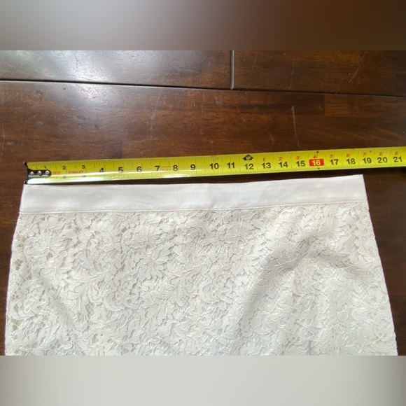 Banana Republic Ivory Lace Pencil Skirt Size 16 - Picture 6 of 10